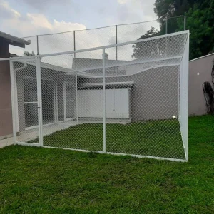 Instalação de Gatil Residencial – Miau Protege Instalação de gatil residencial externo com rede de proteção em campinas, São Paulo.