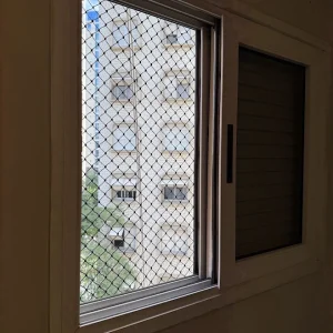 Rede de Proteção para Gatos em Janela Instalação de rede de proteção para gatos em janela residencial.